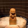 Ornatos e Artesanato em Escultura de Madeira Envelhecida Thuja Taihang, Peças de Mão, Bola de Fitness Pixiu em Noz