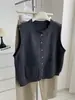 Colete de tricô retro estilo coreano com gola redonda e bolsos, uma peça de outer wear solta e modeladora para mulheres, perfeito para usar em camadas no outono e inverno, e um top casual