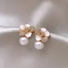 Pendientes Vintage Estilo Francés con Ojo de Gato Incrustado de Diamantes y Perlas, Pendientes de Lujo Ligero de Gama Alta, Exquisitos y Modernos Accesorios para Orejas Versátiles al por Mayor