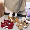 Zapatos duraderos para deportes y ocio al aire libre, modernos y antideslizantes, con rayas de otoño, un diseño retro y un estilo versátil para 2026. Estos son zapatos de gamuza para mujer