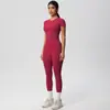 Conjunto deportivo de dos piezas para mujer, pantalones deportivos de tiro alto, ajustados, manga corta, estilo 'scrub' europeo y americano, para yoga