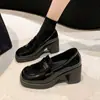 Zapatos de mujer de charol estilo francés con tacón grueso, nuevo modelo otoño 2026, zapatos de tacón alto para combinar con faldas, zapatos de cuero elegantes y a la moda para mujer