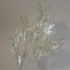Folhas de salgueiro artificiais de galhos altos para decoração de salão de casamento com tema de floresta, arranjos florais, decoração de fundo, móveis macios de hotel e paisagismo de shopping center
