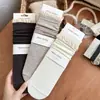 Calcetines de punto de color liso con ribete de encaje hasta la mitad de la pantorrilla estilo Dongdaemun coreano para mujer, estilo japonés de otoño e invierno, calcetines holgados rojos de Ankora dulces y retro