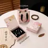 Caja de exhibición colgante de película de PE retráctil de estilo chino irregular, caja de almacenamiento de exhibición de joyería antioxidante, caja de embalaje para pulseras y brazaletes
