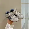 Zapatillas con Lazo para Niñas 2026 Primavera/Verano Nuevos Moda Versátil Zapatos Infantiles Suela Suave Niños Medianos a Grandes Zapatos Forrest Gump