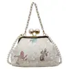Nuevo Bolso de Mano con Flores de Mariposa Estilo Chino para Mujer 2026 Nuevo Estilo de Moda para Combinar con Hanfu y Cheongsam Versátil Bolso Listo con Cierre