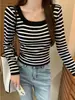 Camiseta de punto de manga larga a rayas de albaricoque negro para mujer, nueva colección otoño/invierno, top versátil de cuello en U como capa base, talla única