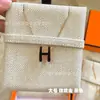 Collar Aijia H para Mujer Esmalte Letra V Cadena de Clavícula Dorada Colgante Mini Grande Elegante Lujo de Gama Alta Accesible Estilo Versátil