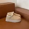 Primeiro Encontro Botas de Neve Curtas com Solado Grosso Sazonais para Mulheres 2026 Novas Botas de Algodão Quentes Espessadas com Forro de Lã para Neve do Nordeste