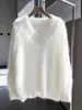 Suéter branco de pele de vison com decote em V estilo francês para mulheres, com corte relaxed, perfeito para outono e inverno, criando um visual elegante e que afina a silhueta como peça de base.