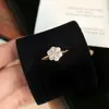 Anel de Floco de Neve Minimalista Elegante Transfronteiriço para Mulheres, Design de Nicho, Flor Totalmente Diamantada, Luxo Leve, Joias de Moda de Alta Qualidade