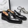 Sapatos masculinos slip-on brogue com franjas mais vendidos da Amazon, sapatos casuais de couro estilo britânico e coreano, sapatos de negócios retrô, 2511