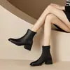 Essencial de luxo leve pechincha de sapato Chengdu~ Botas de tornozelo com bico quadrado e salto grosso 5,5 cm em couro bovino integral 2026 novo estilo botas de tornozelo para o dia a dia mulheres