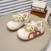 Zapatos deportivos versátiles para niños 2026 modelo nuevo primavera y otoño zapatos para niñas pequeñas zapatos de malla transpirable para niños de preescolar