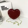 Nueva moda transfronteriza simple tejida con remaches diseño personalizado en forma de corazón bandolera bandolera de cadena de moda directa del fabricante