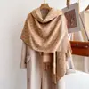Bufanda Cálida Nueva Otoño/Invierno 2026 con Letra D para Mujer, Estilo Europeo y Americano, Chal de Imitación Cachemir de Alta Gama, Calentador de Cuello Engrosado