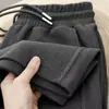 Calça de moletom com trama waffle masculina, novo estilo de verão, modelagem solta, calça casual cropped, calça jogger de perna larga moderna estilo coreano, fina e de cintura baixa