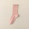 Meias brancas com borda franzida para mulheres, meias de cano médio, meias empilhadas de renda com bolinhas estilo japonês para primavera e outono, meias longas pretas de algodão puro para o verão
