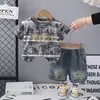 Traje Casual de Dos Piezas de Verano Nuevo para Niños, Transpirable, Holgado, con Cuello Redondo y Rayas Difuminadas Creativas, Camiseta de Manga Corta