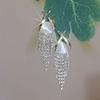 Aretes de Borla Ojo de Gato con Diamantes Incrustados de Pin Plateado Aretes de Diseño de Estilo Lujo Ligero Aretes Nicho para Viajeros Sentido de Alta Gama Aretes Delicados para Mujer