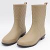 Venta al por mayor de fábrica de nuevos zapatos de agua con tubo antideslizante a cuadros, forro de moda para mujer, botas de lluvia casuales resistentes al desgaste y cálidas para adultos