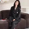 Pijama de seda de hielo para mujer en stock, nuevo conjunto de otoño de manga larga y pantalón largo, cárdigan casual simple para hombre, ropa de estar para parejas