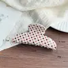 Grampo de garra de três cores com bolinhas, estilo coreano, base suave e nebulosa, disponível em vários tamanhos, quadrado oco em forma de crescente, acessório de cabelo feminino atmosférico