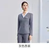 Uniformes de recepción de hotel de alta gama, trajes de negocios para hombre y mujer, y vestimenta profesional para atención al cliente y recepción de eventos