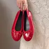 Sapatos femininos de sola macia, versão coreana, novo modelo 2026, sapatilhas doces com laço, estilo outono, com aumento interno de altura e corte baixo.