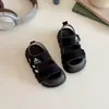 Sandalias infantiles, nueva colección de verano 2025, sandalias de playa de punta cerrada para niños y niñas, sandalias casuales versátiles de suela blanda para bebés niños