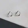 Brincos pequenos de prata 925 esterlina estilo coreano, fofos e únicos para mulheres, simples e criativos, com um design estiloso e versátil, perfeitos para estudantes