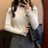 Suéter Branco de Tricô Estilo Francês com Renda e Pele Sintética, Suéter Gola Alta Slim Fit para Mulheres, Peça Básica para Outono e Inverno