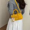 Bolsa de Bowling em Jeans Feminina Estilo Coreano Moda Versátil para o Dia a Dia Bolsa de Ombro Único Nicho Elegante Versátil Crossbody Bolsa Feminina