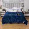 Nova manta 3D em relevo com toque delicado e texturizado, perfeita para uso doméstico, decoração de sofá e para proporcionar calor para cochilos e conforto em todas as estações.