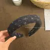 Diadema retro de alta calidad con dientes para otoño e invierno para mujer, diseñada para realzar la apariencia de la coronilla, nuevo estilo 2026, antideslizante, accesorio para el cabello versátil