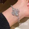 Pulsera Flor de Circonita Deslumbrante Estilo Corte Austriaco, Pulsera de Lujo Ligero y de Alta Gama, Joyería de Mano Versátil Moda Europea y Americana para Mujeres
