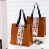 2026 Ano do Cavalo Bolsa de Feltro Novo Estilo Chinês Bolsa de Presente Vermelha Bolsa Tote para Reunião Anual da Empresa com Impressão de Logo