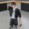 Ropa de Primavera para Niños 2026 Nuevo Elegante Moderno Conjunto Infantil Ropa de Primavera y Otoño para Bebés Chaqueta de Cuero para Niños Conjunto de Tres Piezas