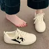 Tênis de treino Agande sapatos femininos 2026 novo estilo popular primavera e outono versátil sapatos brancos pequenos sola plana casual esportivo tênis de skate