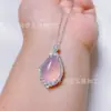 Pingente de Calcedônia Rosa Gelo Natural com Banhado a Prata e Incrustação de Calcedônia Rosa, Pingente Liso, Fivela da Paz, Colar de Jade Feijão da Fortuna