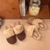 Chinelos Peludos Outono/Inverno 2026, Chinelos Planos Fechados Simples e Confortáveis para Mulheres, para Uso Externo e Doméstico, com Sola Macia, Algodão Não Peludo