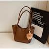 Bolso pequeño de costura popular de este año para mujer 2025 nuevo verano bolso infantil moda artística textura hombro axila