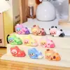 Figuritas Lindas de Dibujos Animados Populares Accesorios de Caja Sorpresa Juguetes de Peluche de Moda Figuritas Lindas Adornos de Escritorio Venta al por Mayor