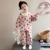 Pijama de niña para otoño e invierno 2026, nuevo y elegante conjunto de casa de lunares para niños, conjunto de dos piezas de moda para niñas pequeñas
