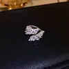 Anillo Exquisito de Flor y Mariposa de Zirconia Estilo Medieval, Anillo de Diseño de Nicho de Alta Gama, Joyería Versátil de Lujo Ligero para Mujeres