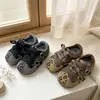 Zapatillas de entrenamiento alemanas para niñas, nuevas otoño 2026, zapatos casuales con estampado de leopardo vintage, punta redonda, caña baja, suela plana, zapatillas de suela blanda