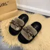 Pantuflas peludas para mujer para usar en exteriores, de suela gruesa, a la moda, otoño/invierno, cómodas, nuevo estilo 2026, que aumentan la altura, diseño de una tira