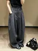 Pantalones casuales grises de estilo japonés, holgados, estilo ins, con corte relajado, principios de otoño 2026, para figura de pera, súper estilosos, estructurados, pantalones casuales que estilizan