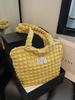 Bolso de mujer 2023 nuevo bolso de hombro de flor de burbuja moderno que combina con todo lindo bolso tote de otoño e invierno bolsos transfronterizos